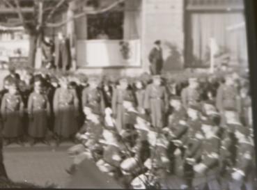 Preview: drei alte Negative - geschmückte Stadt - Feierlichkeiten